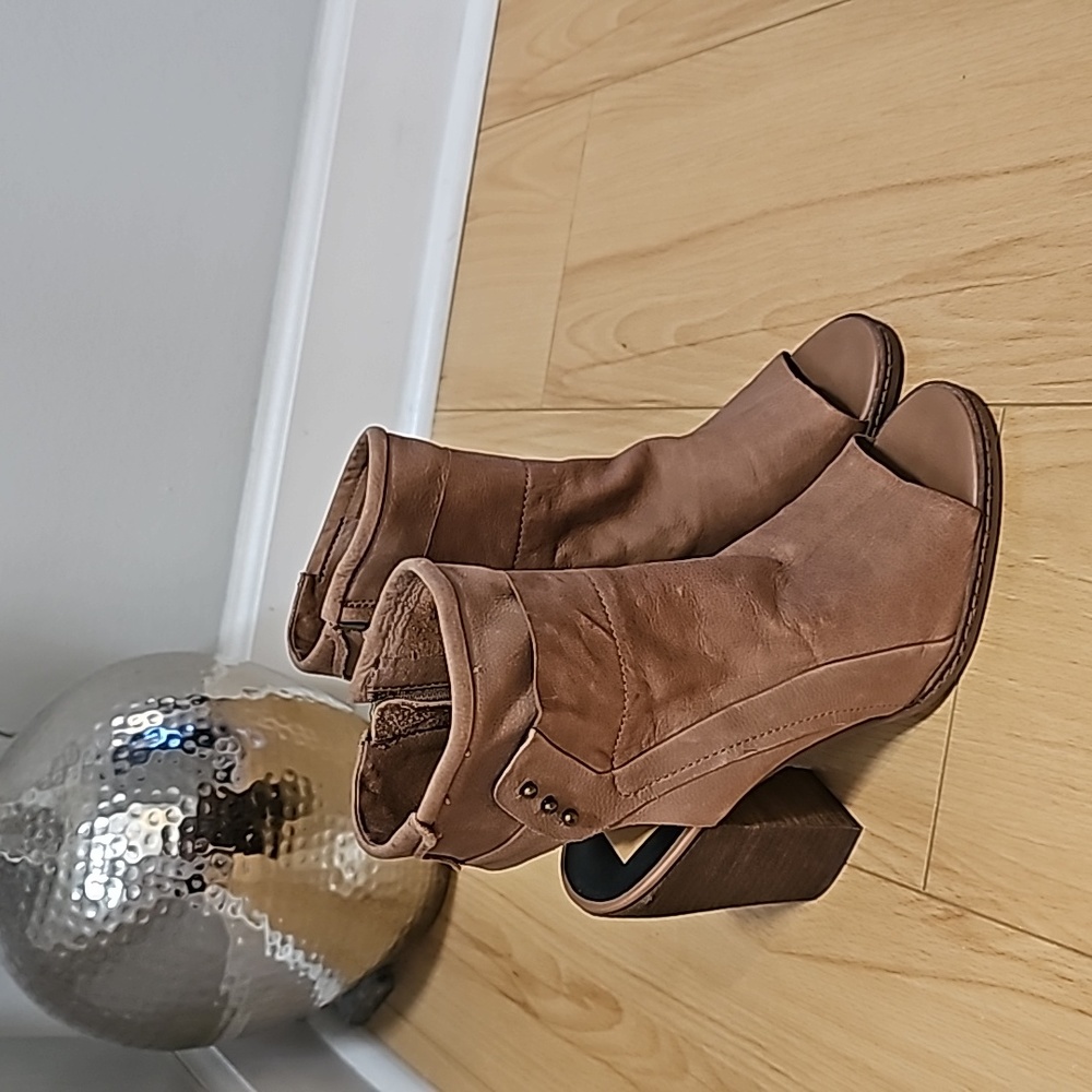 Dolce Vita Booties,leather lightly distressed, 9